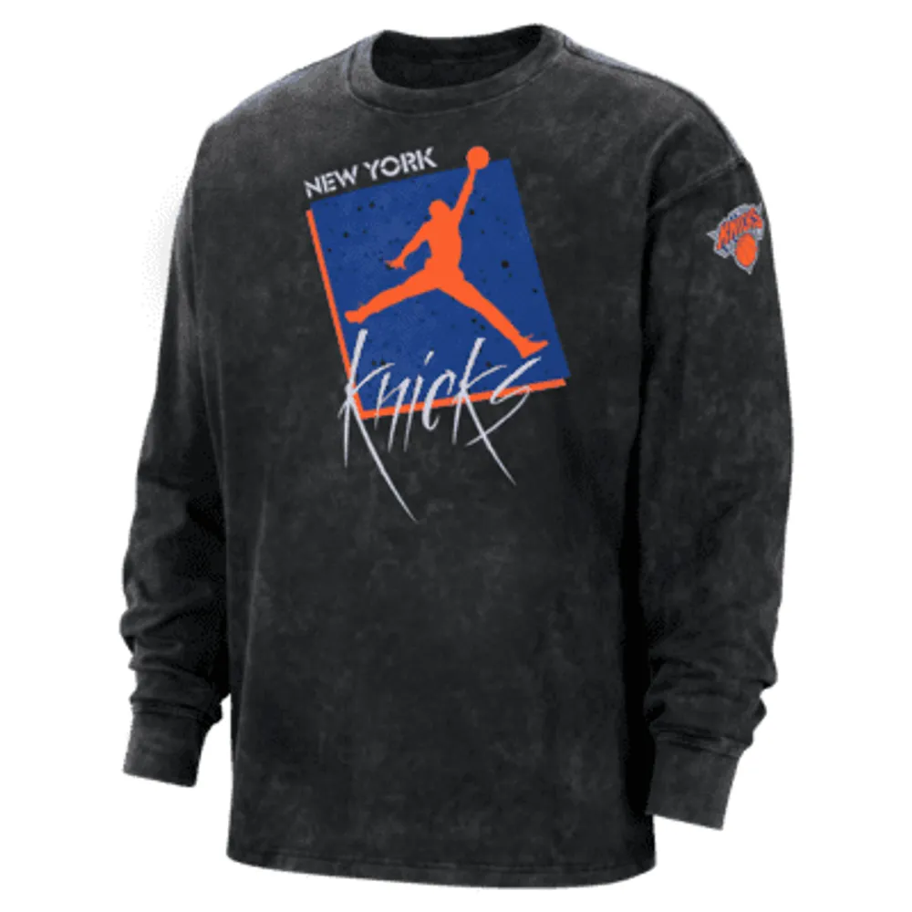 New York Knicks Courtside Statement Edition Men's Jordan Max90 NBA Long-Sleeve T-Shirt. Nike.com