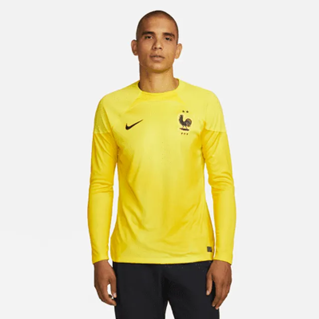 Brazil 2022/23 Stadium Goalkeeper Men's Nike Dri-FIT Short-Sleeve