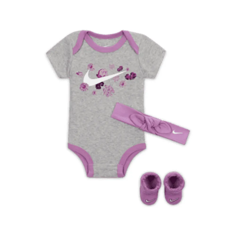 Nike Floral 3-Piece Bodysuit Box Set Baby Set. Nike.com