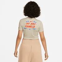 Nike Sportswear Somos Familia Women's Slim Fit Cropped T-Shirt. Nike.com