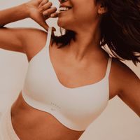 Brassière de sport rembourrée à maintien léger Nike Dri-FIT Alate Minimalist pour Femme. FR