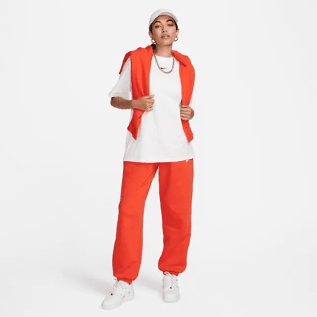 Nike Womens Essential Icon Futura T-Shirt BV6169-101 Size S  White/University Red : : Clothing, Shoes & Accessories