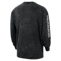 Milwaukee Bucks Courtside Statement Edition Men's Jordan Max90 NBA Long-Sleeve T-Shirt. Nike.com