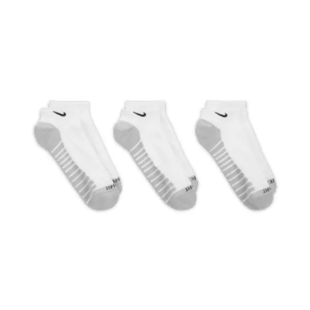 Nike Everyday Max Cushioned Training No-Show Socks (3 Pairs).