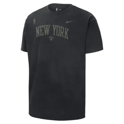 New York Knicks Mantra Men's Nike Dri-FIT NBA T-Shirt.