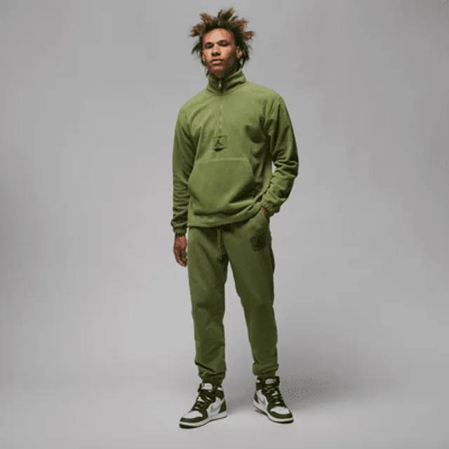 Jordan Essential Holiday Men's Fleece Pants.