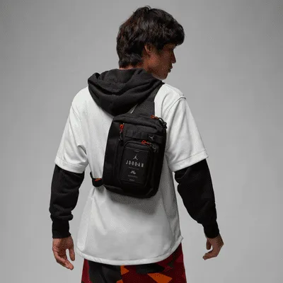 Nike Sportswear Futura 365 Crossbody Bag (3L). Nike.com