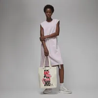 Jordan Graphic Tote Tote Bag. Nike.com