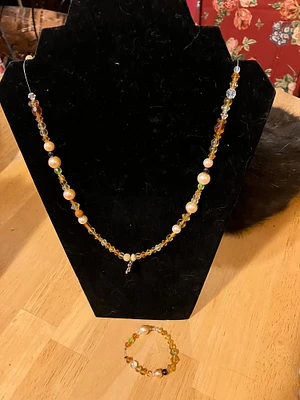 Necklace and bracelet set