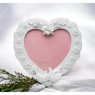 kevinsgiftshoppe Ceramic Heart Shape Frame with Flowers and White Doves, Wedding Dcor or Gift, Anniversary Dcor or Gift, Home Dcor
