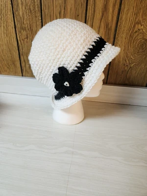 CUTE AND TRENDY WHITE AND BLACK HAND CROCHET BUCKET HAT