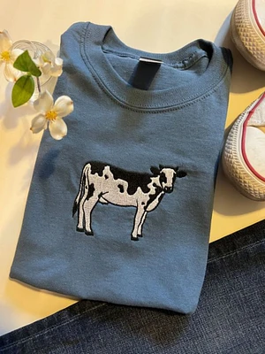 Cow embroidered Sweatshirt | crewneck Sweatshirt embroidered | Farmer Style | Gift for Cow Lovers