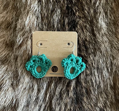 Crochet Paw Print Earrings, dog paws, dog lovers earrings, bulldog earrings, gifts for her, dangle earrings, handmade jewelry, school mascot