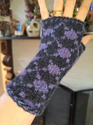 Black and purple knitted fingerless gloves