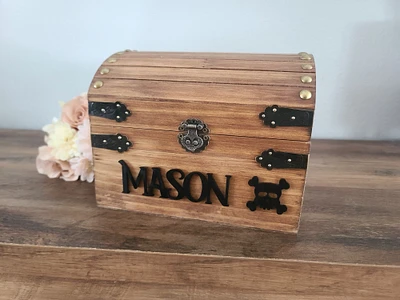 Personalized keepsake chest with 3D wording, pirate treasure chest for kids, custom gift for kids, piggy bank box, locking wooden trunk