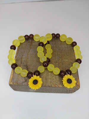 Stunning Sunflowers Glass Beaded Bracelet with Charm (1pc)