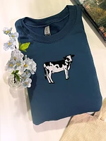 Cow embroidered Sweatshirt | crewneck Sweatshirt embroidered | Farmer Style | Gift for Cow Lovers