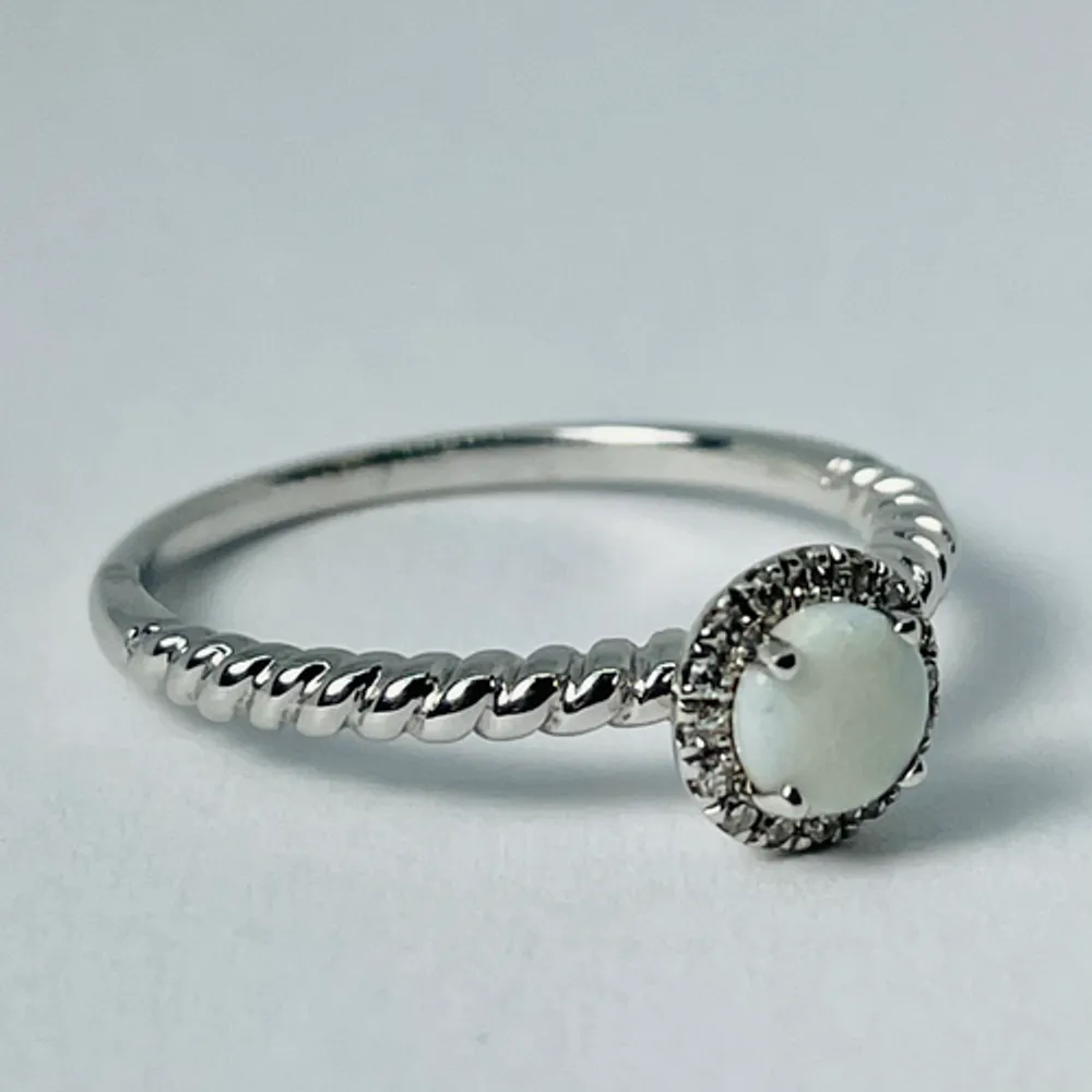 10kt White Gold Opal & Diamond Ring