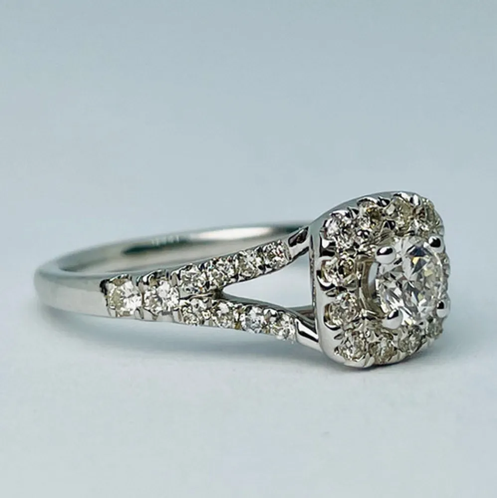 14kt White Gold 1.00ctw Diamond Engagement Ring Set