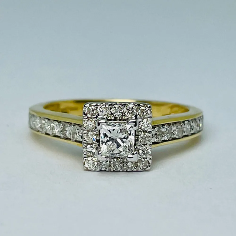 14kt Gold Princess Cut Diamond Engagement Ring Set