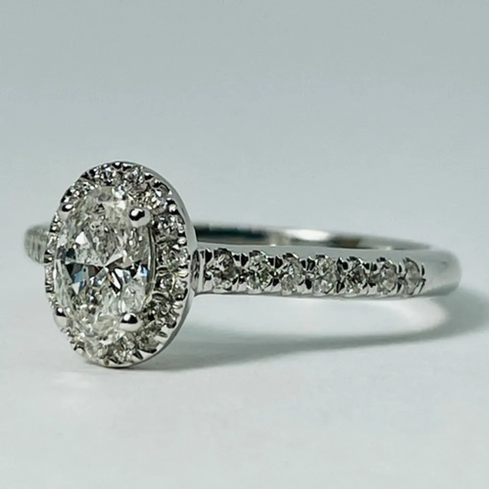 14kt Gold 1.00ctw Oval Diamond Halo Engagement Ring Set