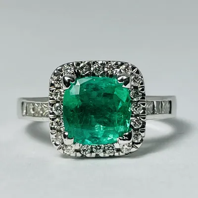 18kt White Gold Emerald and Diamond Ring