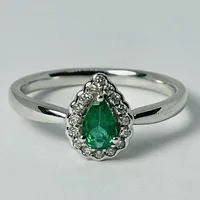 14kt White Gold Emerald & Diamond Ring