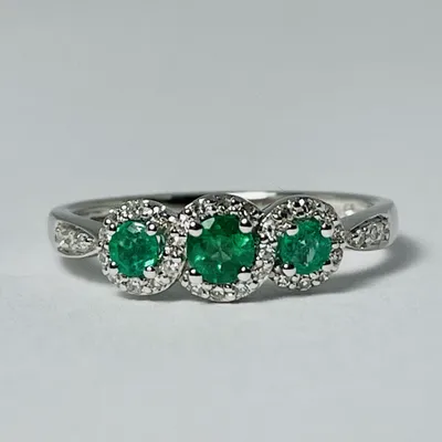 14kt White Gold Emerald & Diamond Ring