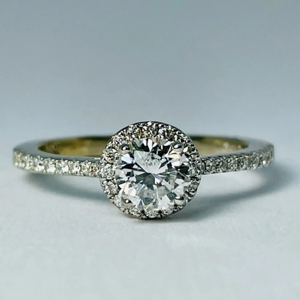 18kt White Gold Diamond Halo Engagement Ring