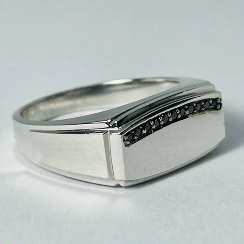 10kt White Gold Black Diamond Signet Ring