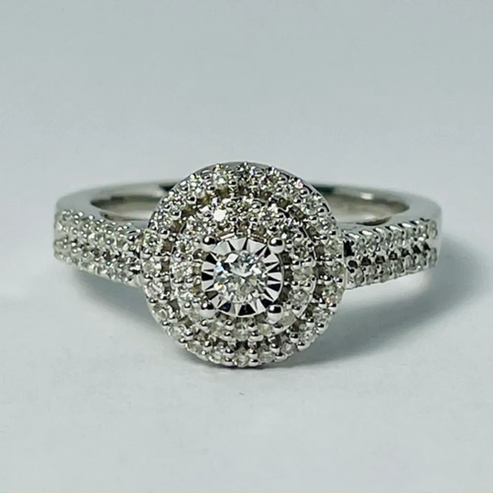 10kt White Gold Diamond Engagement Ring Set