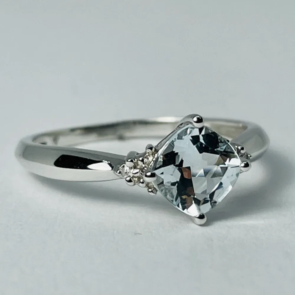 10kt White Gold Aquamarine & Diamond Ring