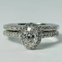 14kt Gold 1.00ctw Oval Diamond Halo Engagement Ring Set