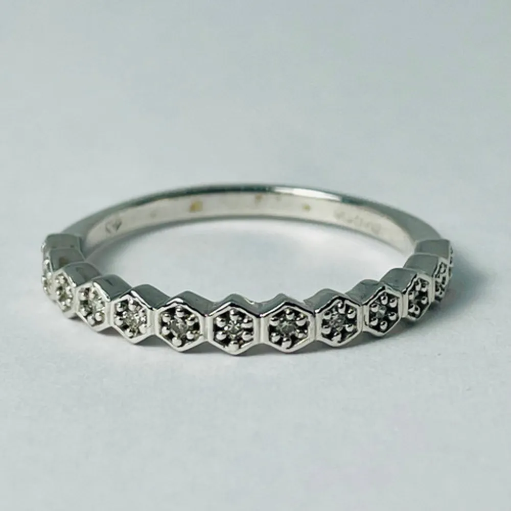 10kt White Gold Diamond Hexagonal Band