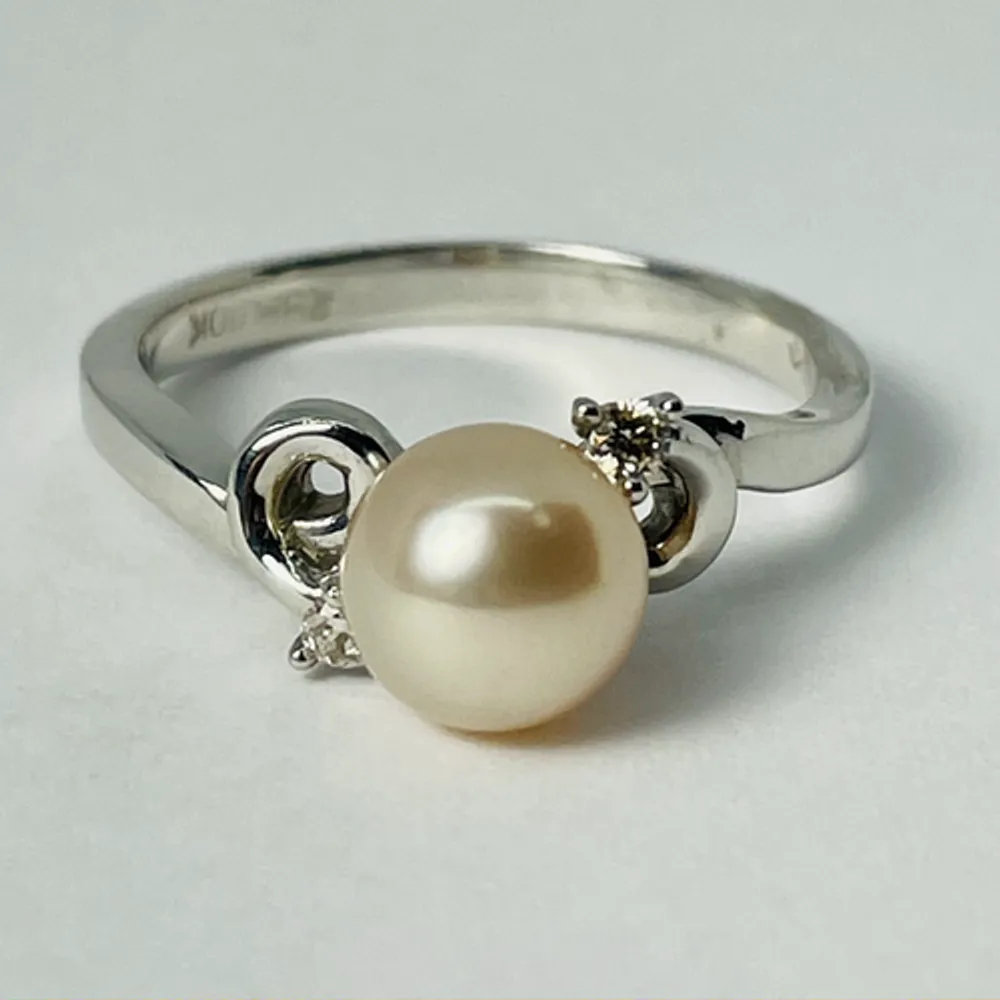 10kt White Gold Cultured Pearl & Diamond Ring