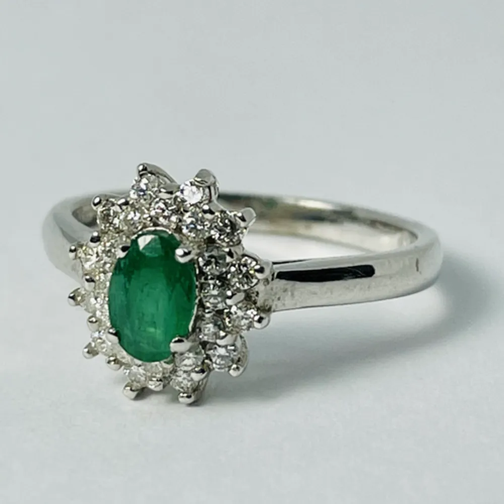 14kt White Gold Emerald & Diamond Ring