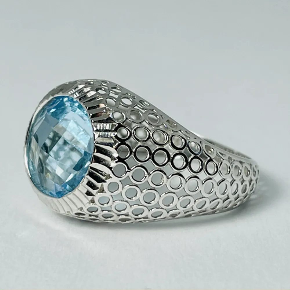 10kt White Gold Blue Topaz Mesh Ring