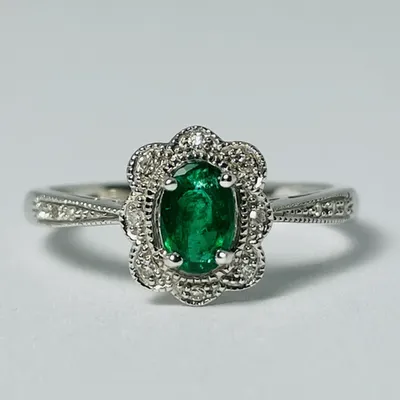 10kt White Gold Emerald & Diamond Ring