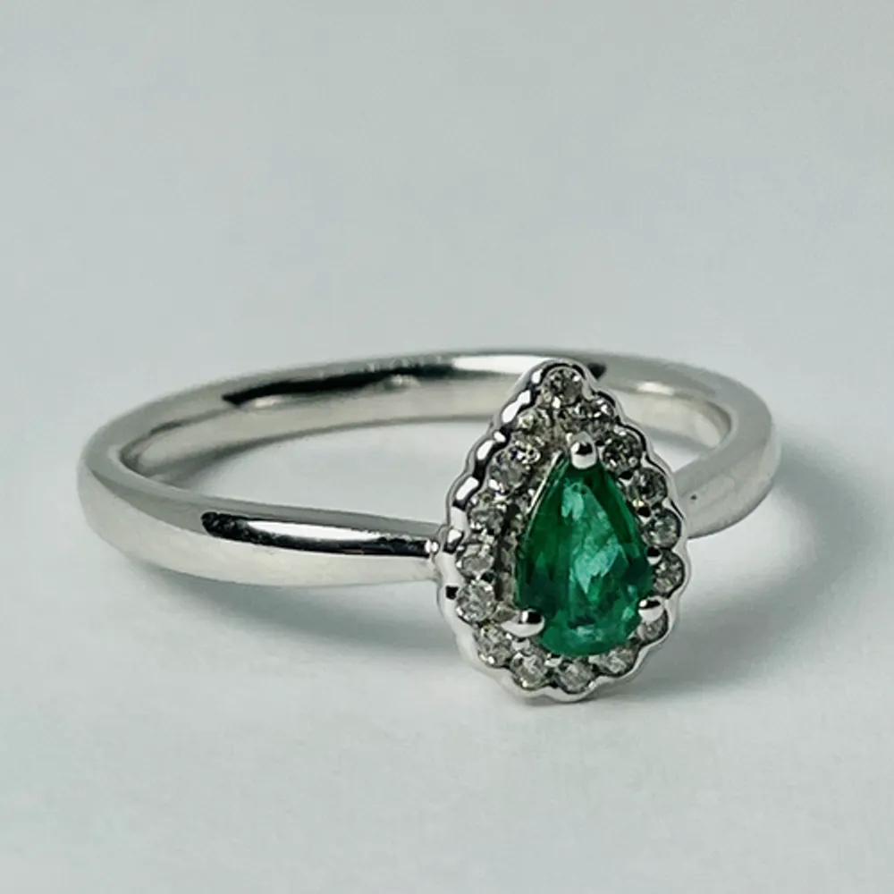 14kt White Gold Emerald & Diamond Ring