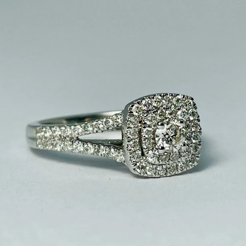 10kt Gold 1.00ctw Diamond Engagement Ring Set