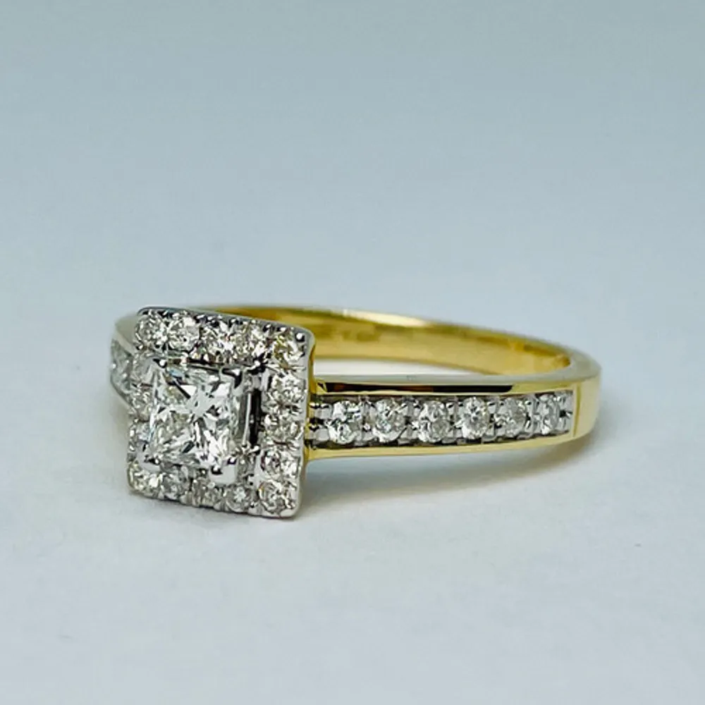 14kt Gold Princess Cut Diamond Engagement Ring Set