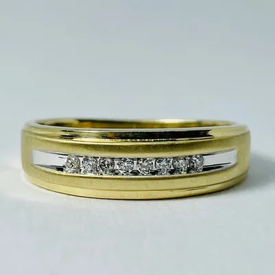 10kt Gold Diamond Band 0.10ctw