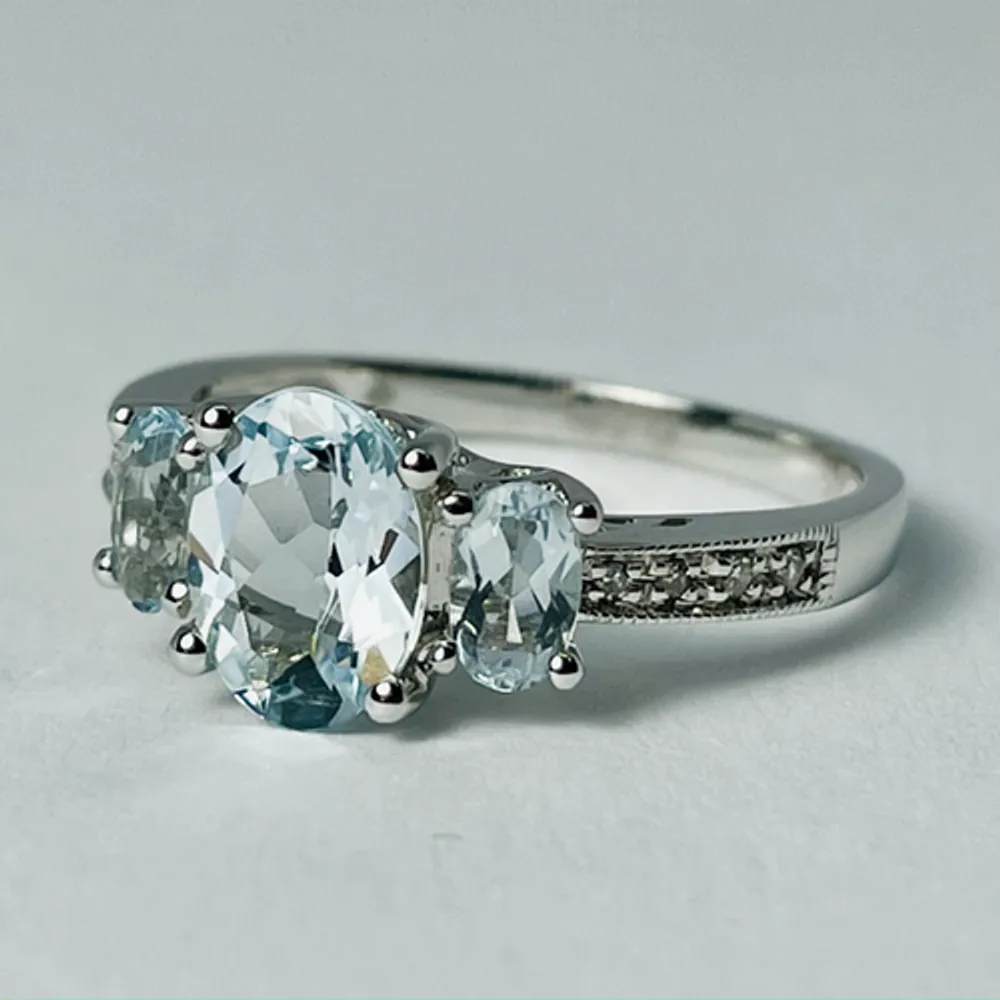 10kt White Gold Aquamarine & Diamond Ring