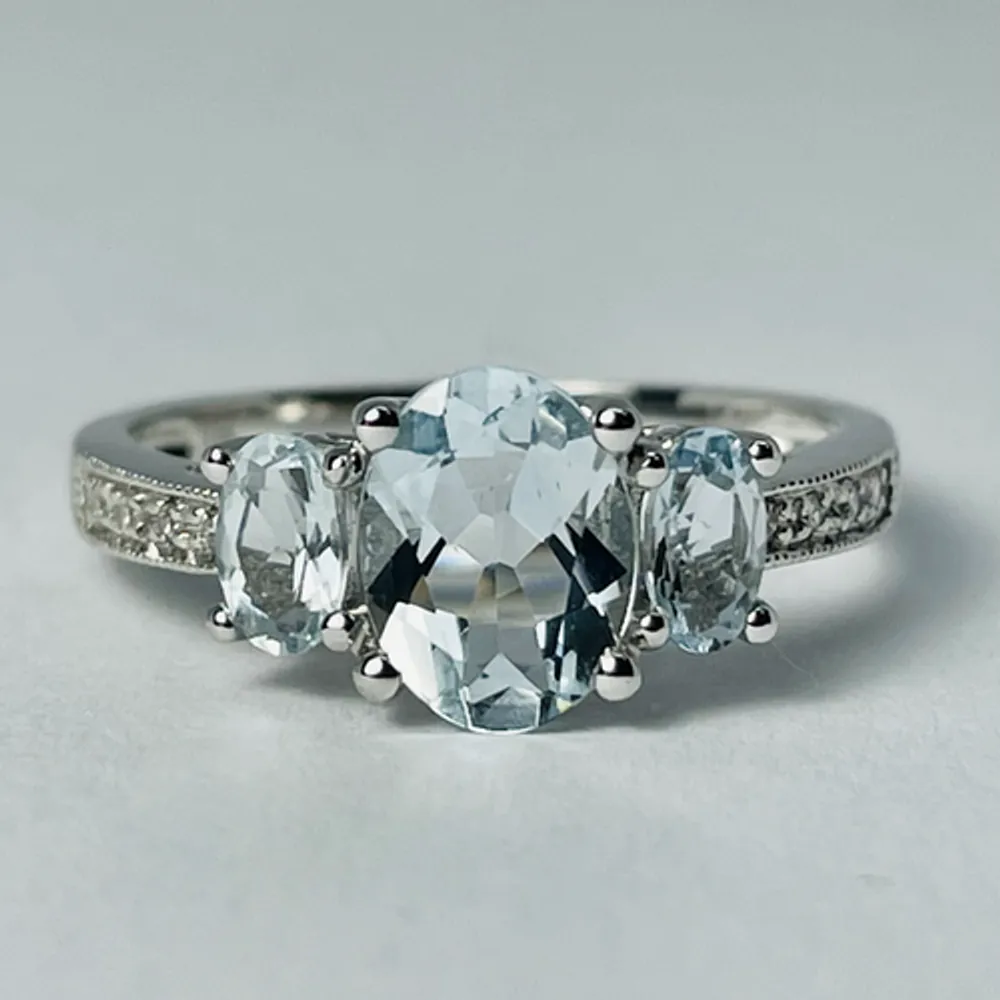 10kt White Gold Aquamarine & Diamond Ring