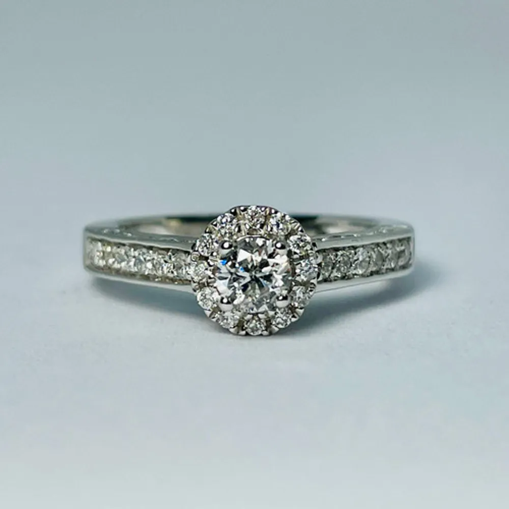14kt White Gold 0.75ctw Diamond Engagement Ring
