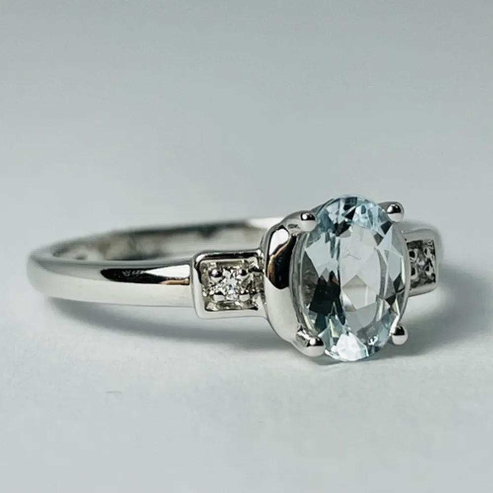 10kt White Gold Aquamarine & Diamond Ring