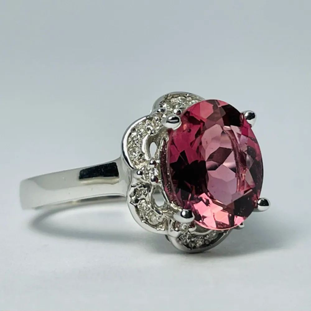 18kt White Gold Pink Tourmaline & Diamond Ring
