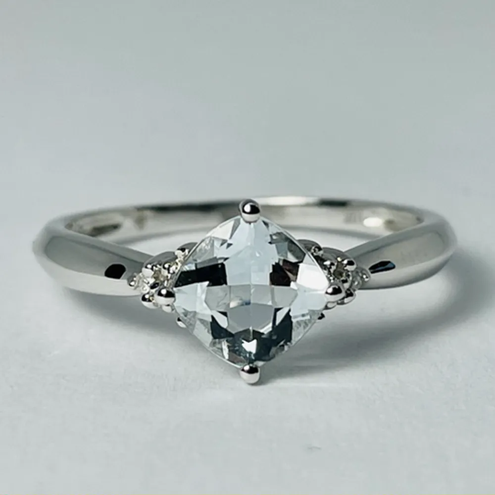 10kt White Gold Aquamarine & Diamond Ring