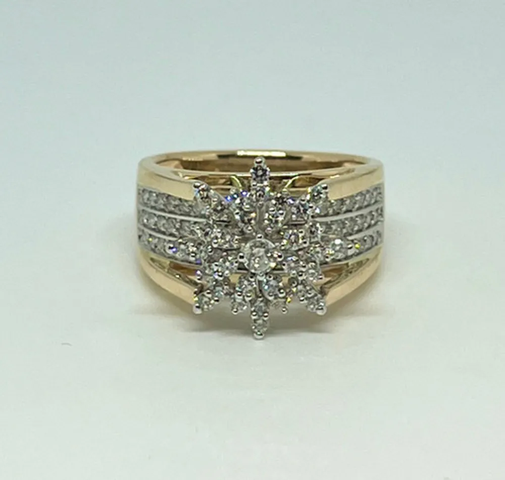 10kt Gold 1.00ctw Cluster Diamond Ring