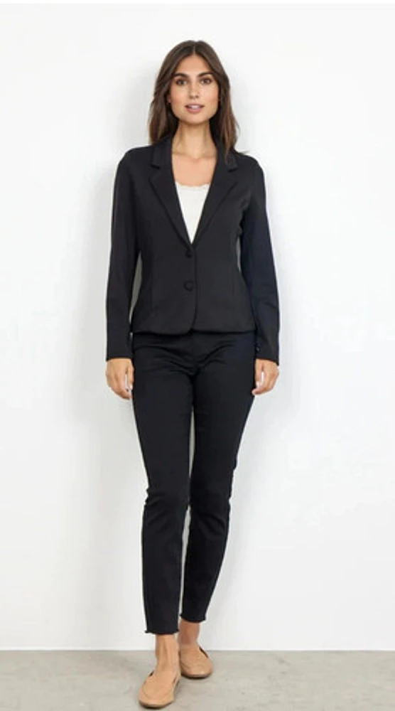 TAILORED FIT BLACK BLAZER